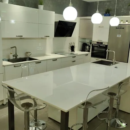 T5 Proche Centre Βίλα