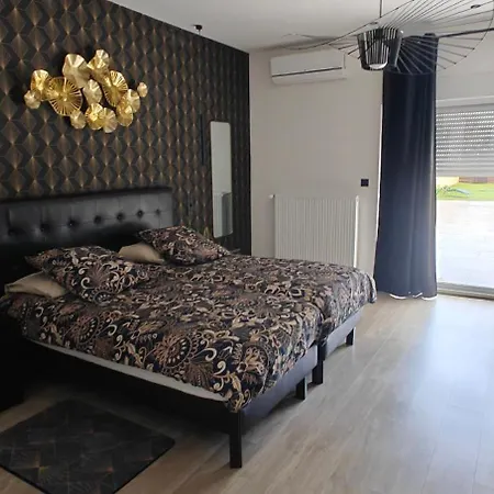 T5 Proche Centre * Εξ Λε Μπαν